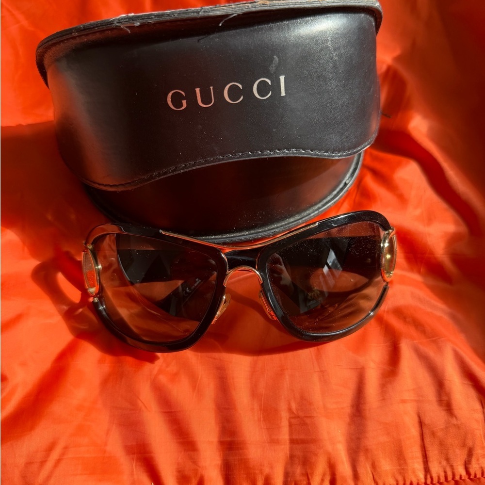 AUTHENTIC VINTAGE y2K Gucci Black Sunglasses with Gold Accents